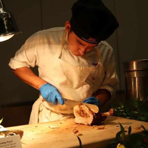 chef slicing food